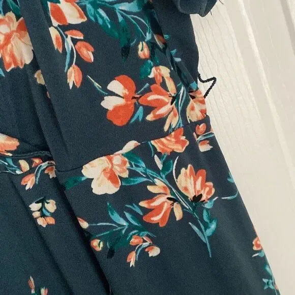 Torrid Green Floral Wrap Front V Neck Blouse Short Sleeve Size 1 MISSING TIE - Picture 6 of 8